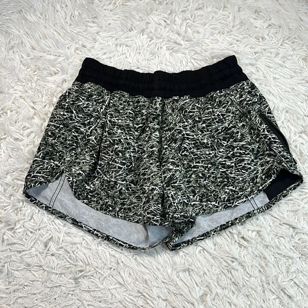 Lululemon Tracker Short IV Mini Ripple Desert Olive Fatigue Green